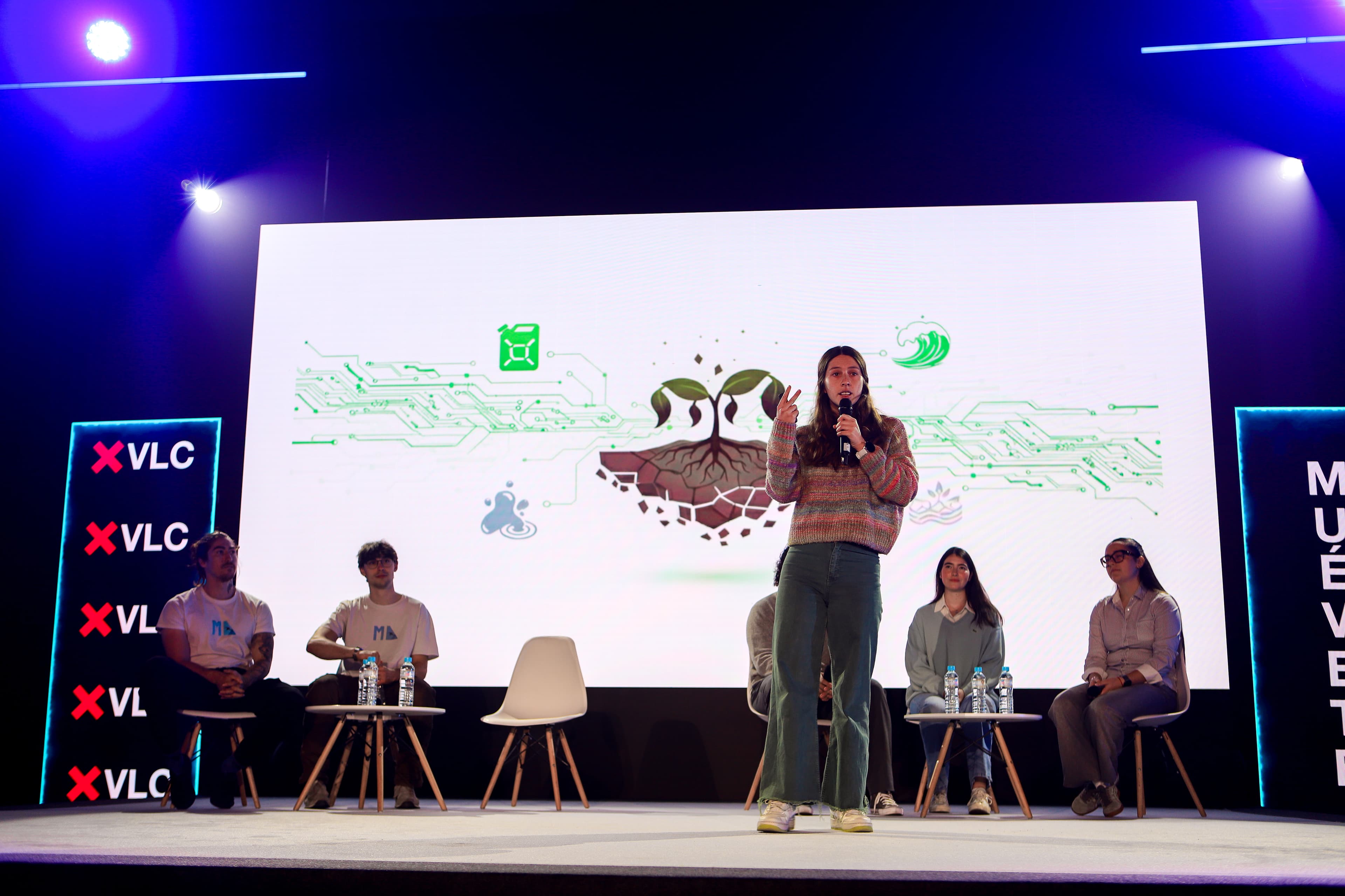 Hugo Lluch presentando BioSoil en MuéveteXValencia